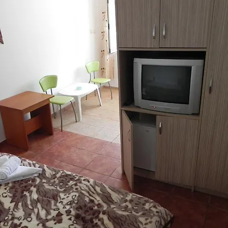 Pensiune Aproape De Mare - Piscină încălzită, Vouchere Vacanță, 50 M De Faleză *