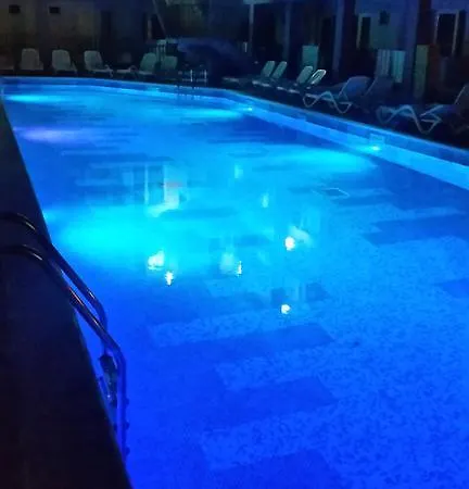Aproape De Mare - Piscină încălzită, Vouchere Vacanță, 50 M De Faleză