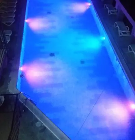 Pensiune Aproape De Mare - Piscină încălzită, Vouchere Vacanță, 50 M De Faleză