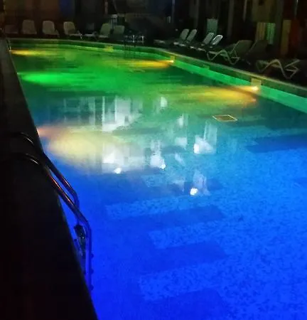 Pensiune Aproape De Mare - Piscină încălzită, Vouchere Vacanță, 50 M De Faleză *