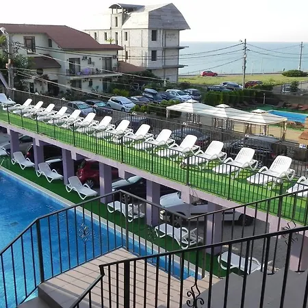 Pensiune Aproape De Mare - Piscină încălzită, Vouchere Vacanță, 50 M De Faleză