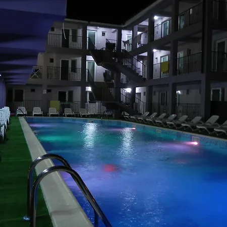 Pensiune Aproape De Mare - Piscină încălzită, Vouchere Vacanță, 50 M De Faleză Costineşti