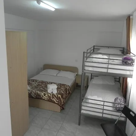 Pensiune Aproape De Mare - Piscină încălzită, Vouchere Vacanță, 50 M De Faleză